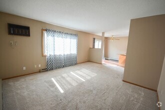 Building Photo - Great pet friendly townhome with private p...