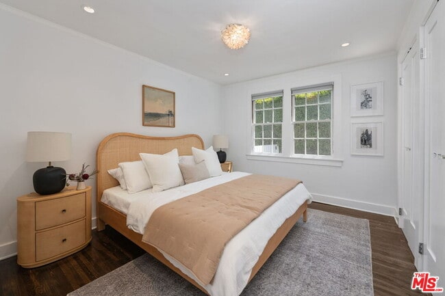 Building Photo - 234 N Ridgewood Pl