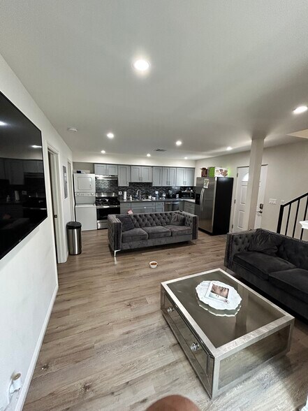 Building Photo - 6724 Nestle Ave