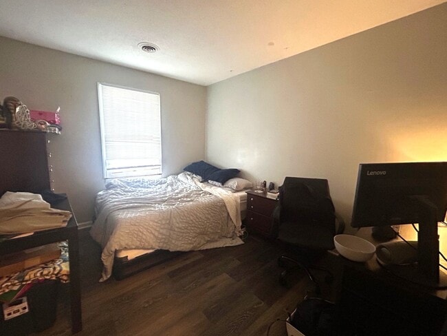 Building Photo - CARLTON1223-1227