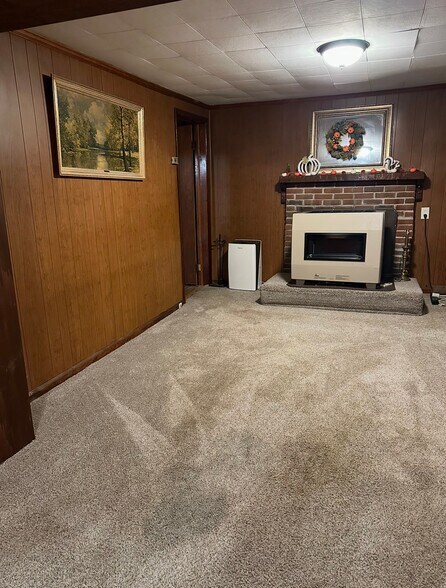 Building Photo - 2327 Sulphur Hollow Rd