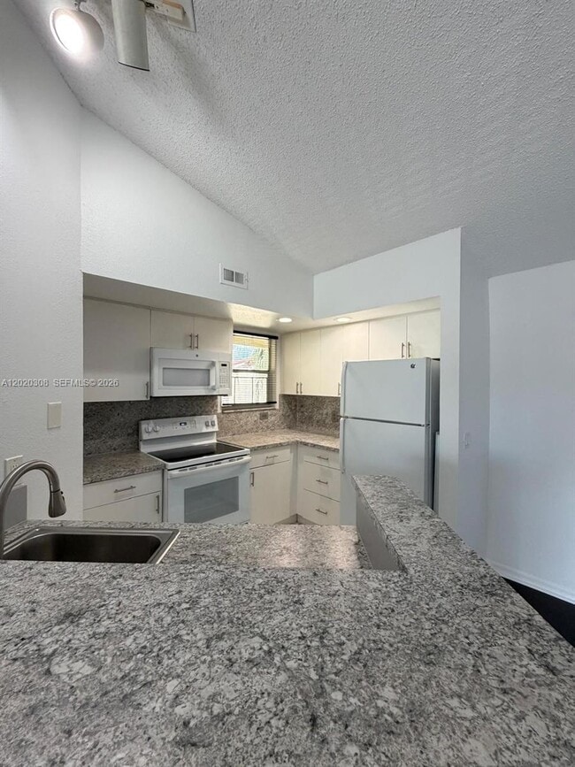 Building Photo - 12950 Vista Isles Dr