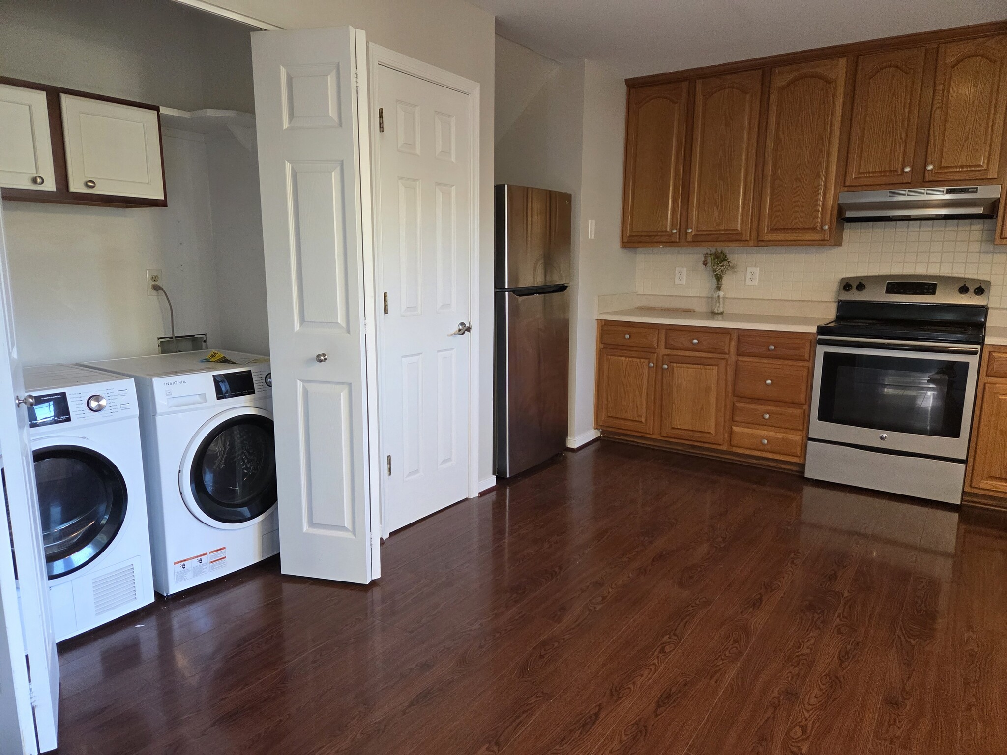 Kitchen also contains laundry closet with newer front-loading appliances and large pantry. - 12604 Paget Ct