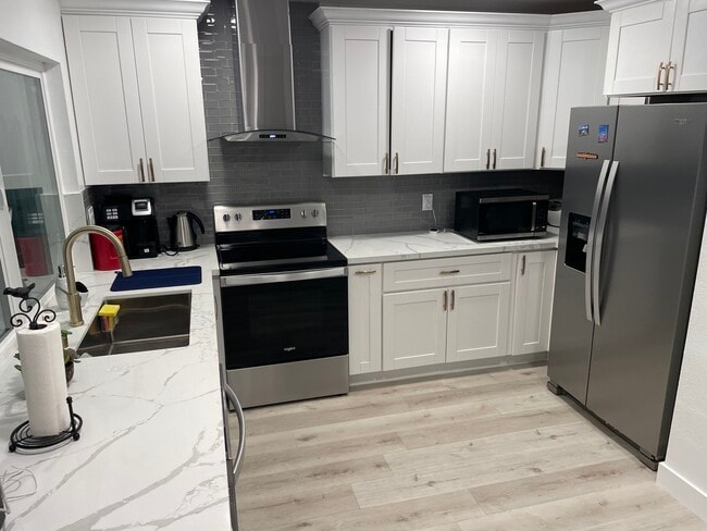 Building Photo - 10517 Caminito Obra