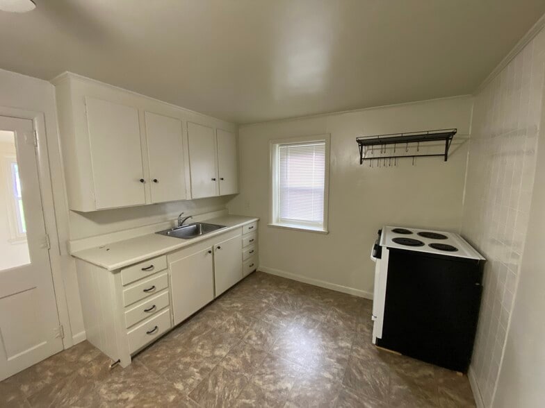 Kitchen - 12 Stoltzfus Ln