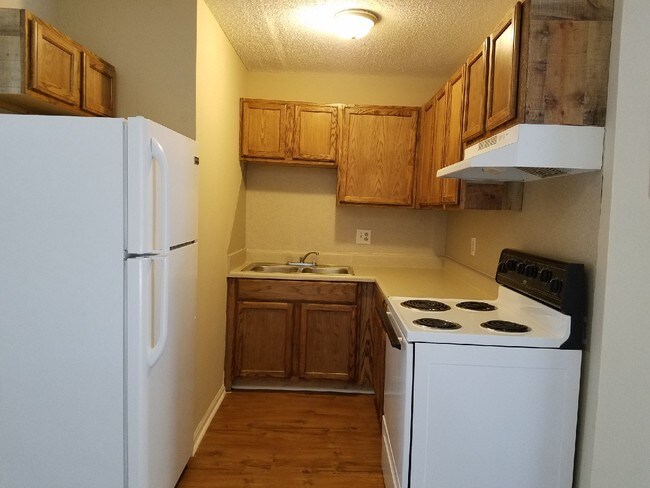 Building Photo - 121 Pine Valley Dr