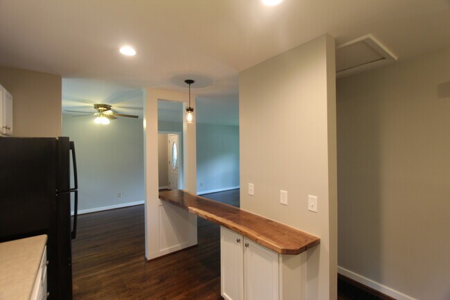 Building Photo - 3025 La Haven Cir