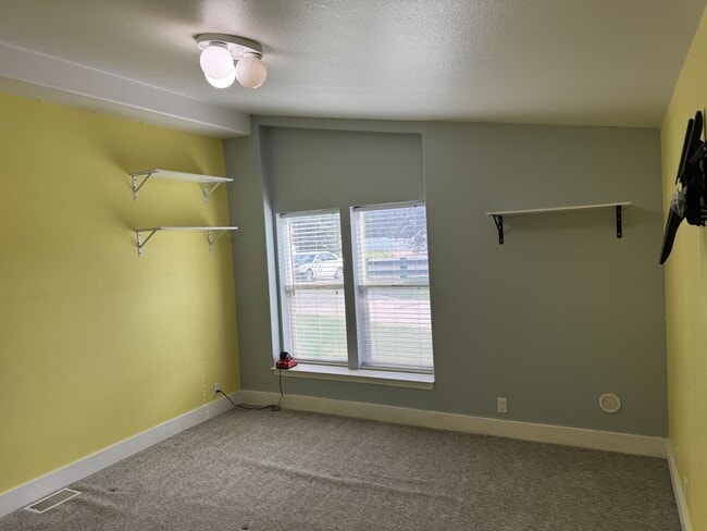 Building Photo - 3171 Horse Thief Dr