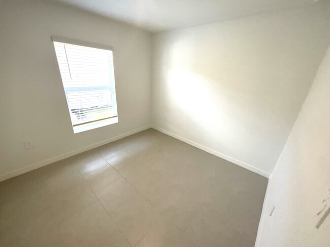 Building Photo - 11961 Savanna Lks Blvd