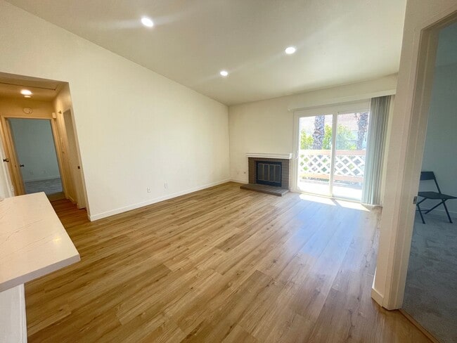 Building Photo - Stylish 3-Bedroom Retreat in the Highly De...
