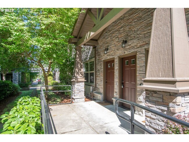 Building Photo - 675 NE Garswood Ln