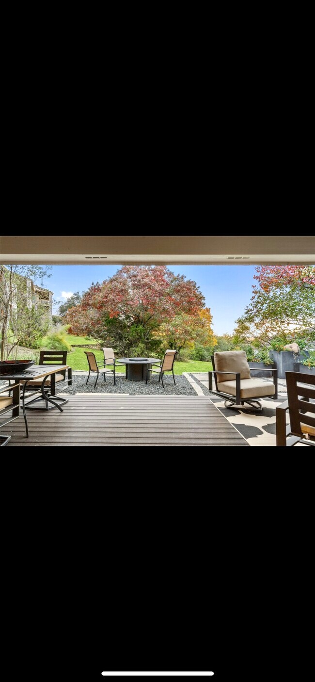 Building Photo - 303 Golf Crest Ln