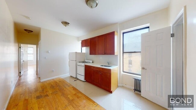 Primary Photo - 196 W 108th St