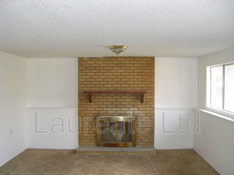 Building Photo - 11536 E Center Dr