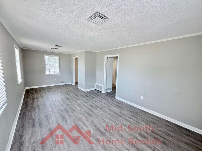 Building Photo - 566 Burlington Cir