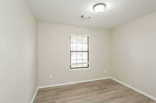 Building Photo - 6104 SE 84th St