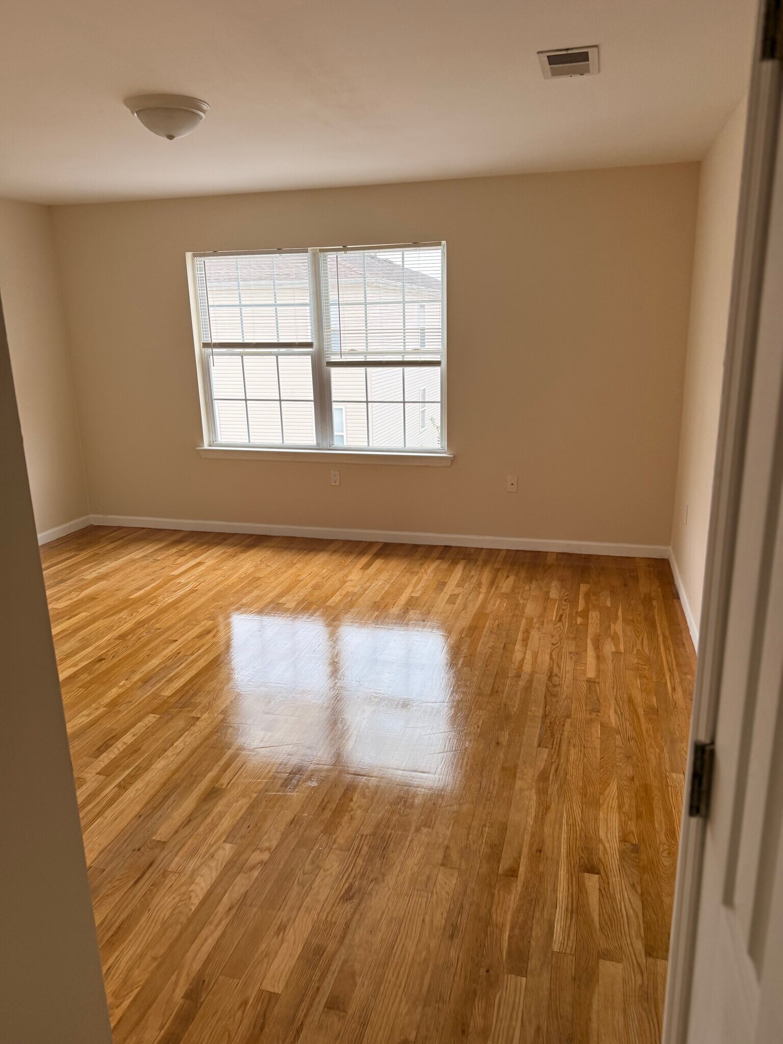 Master W walking Closet - 523 Lidgerwood Ave