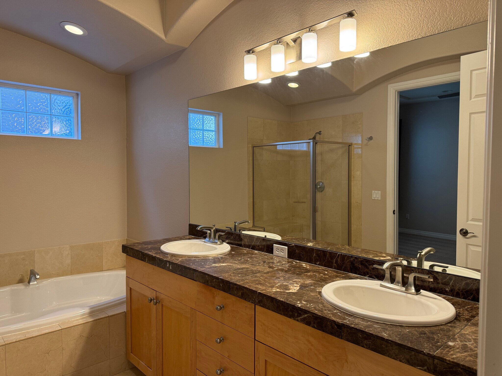 Master Bath - 40 Madison St