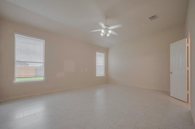 Building Photo - 155 Rodeo Dr
