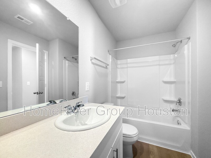 Building Photo - 632 Levine Ct