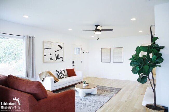 Building Photo - Stylish Updated 3Bdm 2Ba Upstairs Unit in the Heart of Old Town San Diego!