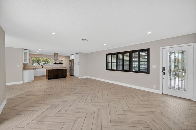 Building Photo - 1460 NE 57th Ct
