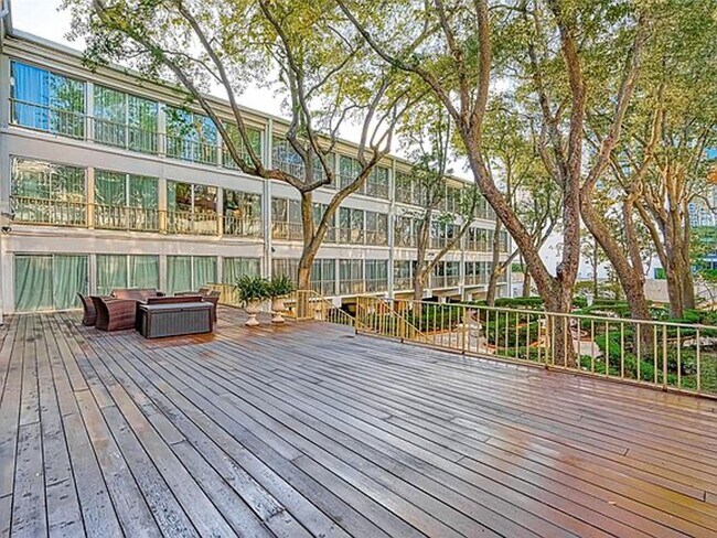 Building Photo - 5050 Ambassador Way