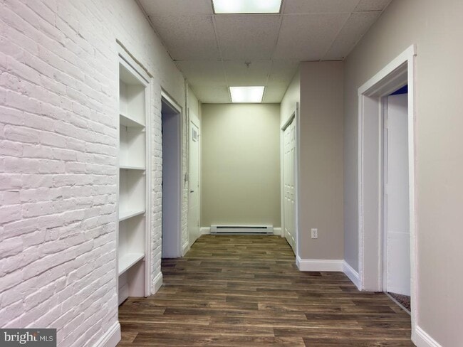 Building Photo - 100 S Front St