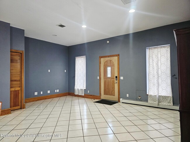 Building Photo - 305 Main St