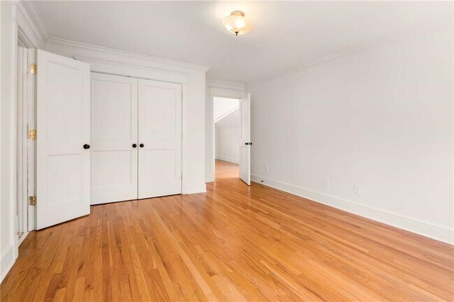 Building Photo - 787 Flat Shoals Ave SE