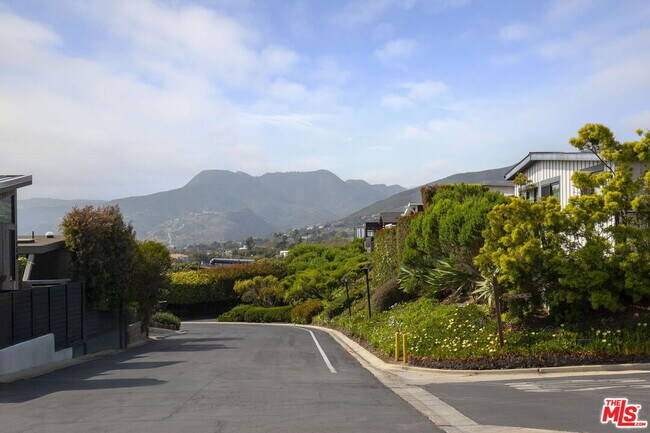 Building Photo - 29500 Heathercliff Rd