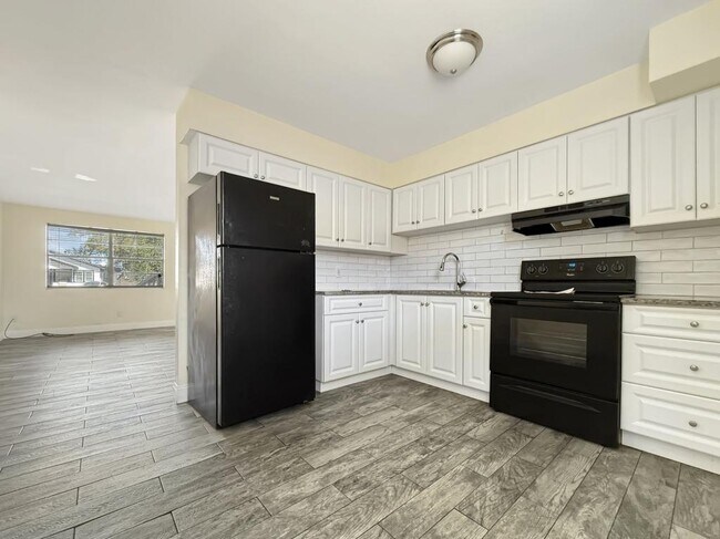 Building Photo - 820 State Ave