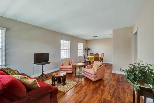 Building Photo - 3317 Paraiso Way