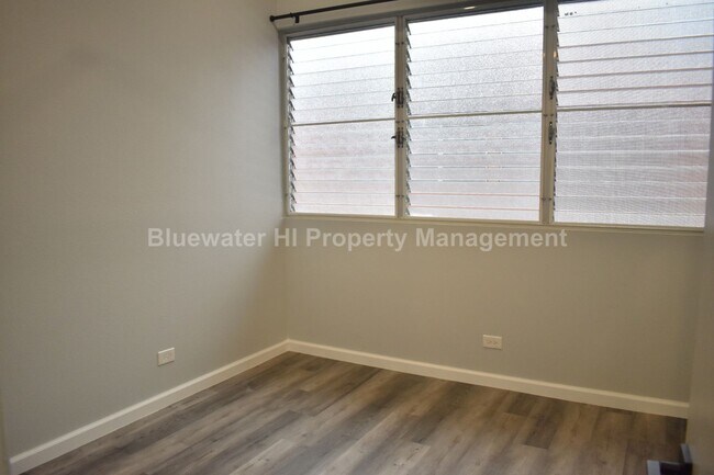 Building Photo - Upgraded 2/1/1 Hale Anaole Apts (Kaneohe) w/ utl. incl.