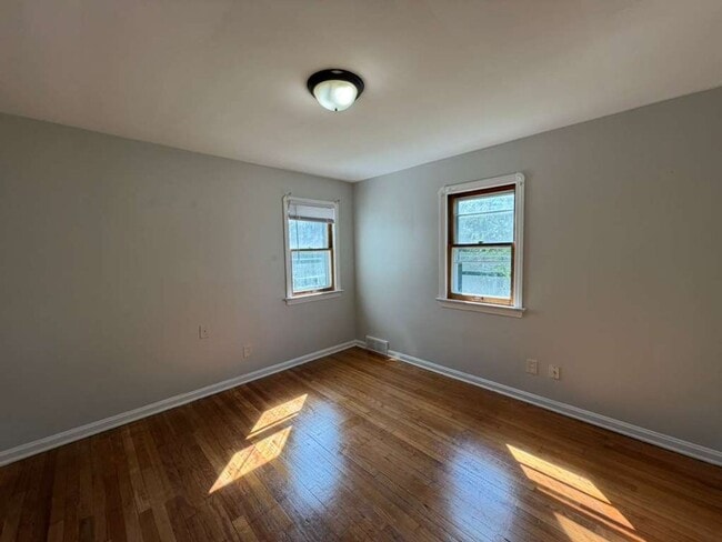 Building Photo - 1482 Dille Rd