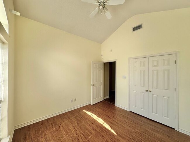 Building Photo - Stunning 3-Bedroom Home in Prime South Tyl...