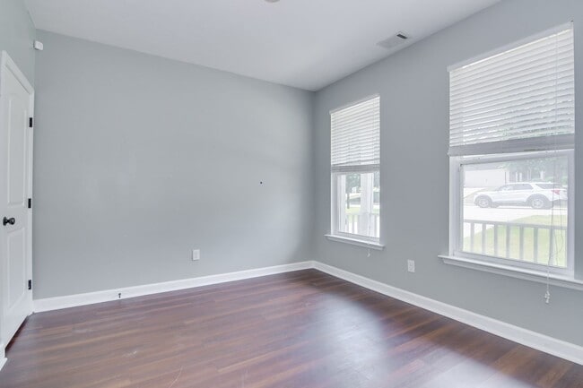 Building Photo - Beautiful 4 Bedroom in Great Neighborhood!