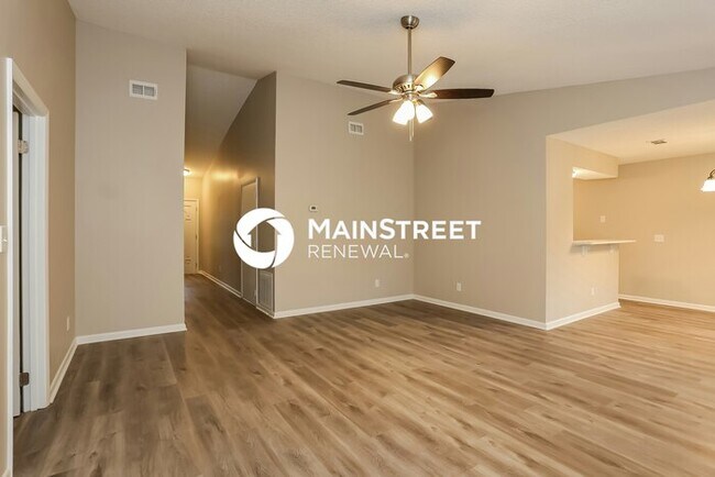 Building Photo - 3 Bedroom Pet-Friendly Home in Jacksonville, FL with Main Street Renewal
