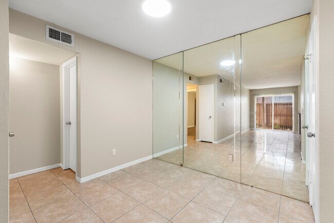 Building Photo - 9350 Country Creek St