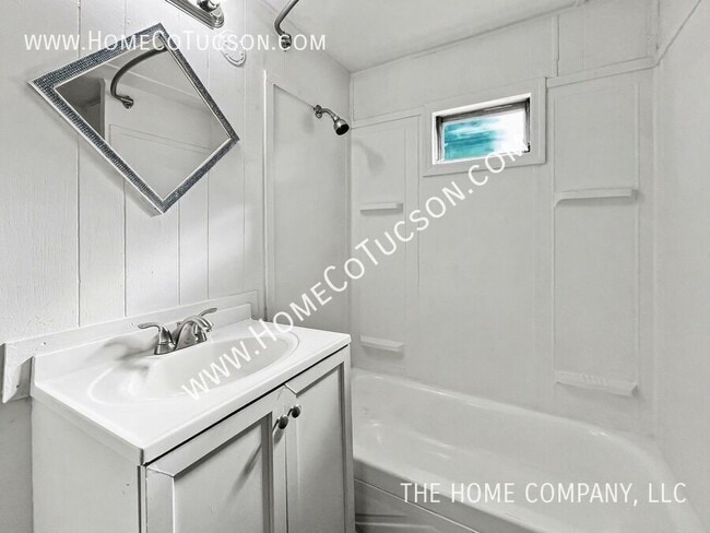 Building Photo - 1563 W Patton St