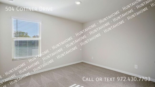 Building Photo - 504 Cottner Dr