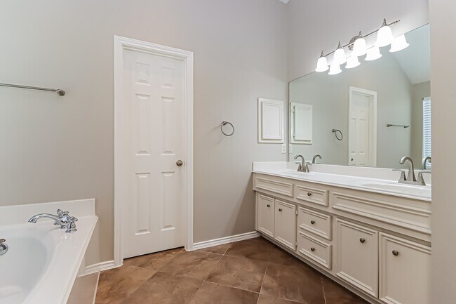 Building Photo - 13323 Lake Passage Ln