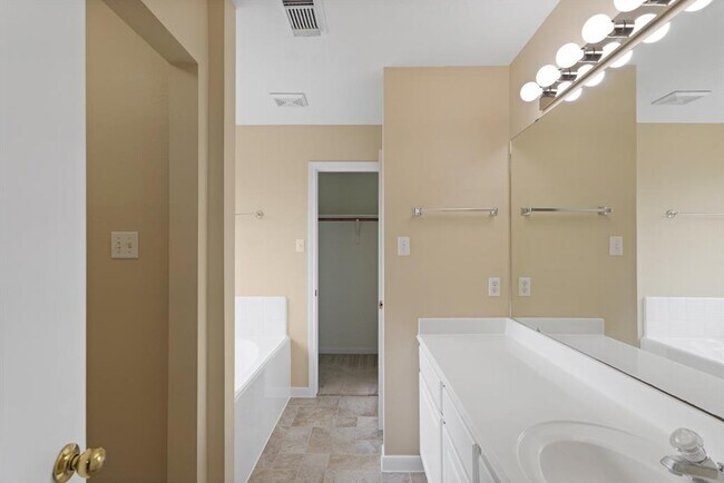 Building Photo - 12206 Innisfall Cir