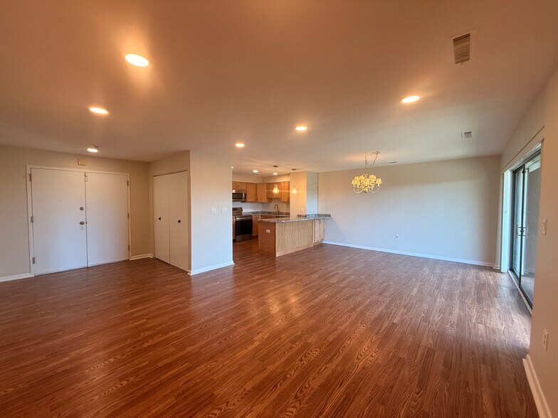 Building Photo - 1006 Paradise Rd