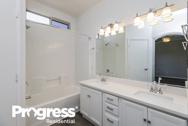 Building Photo - 763 N Surfside Dr