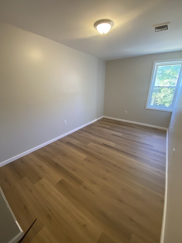 Building Photo - 12-20-20 Rockville St