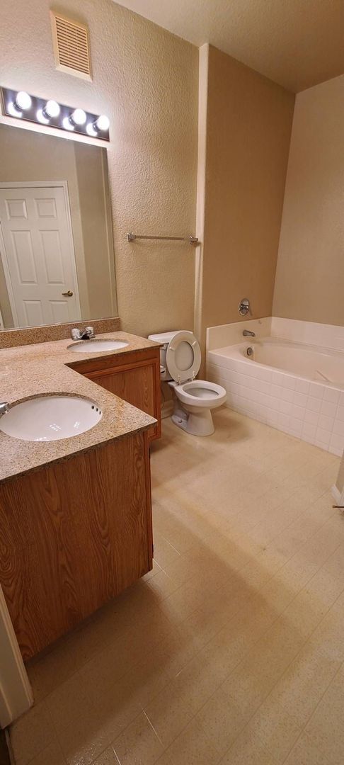 Building Photo - Chateau Versailles