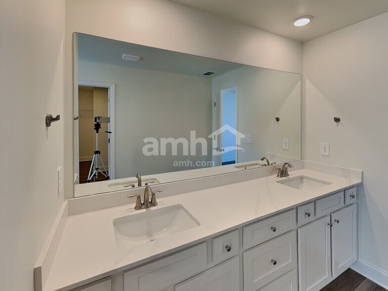 Building Photo - 3662 Creek View Cir