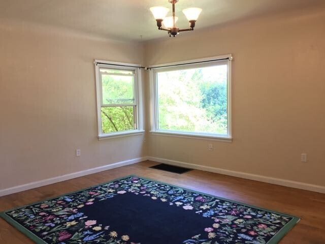 Building Photo - Charming Keyport home with Large Yard