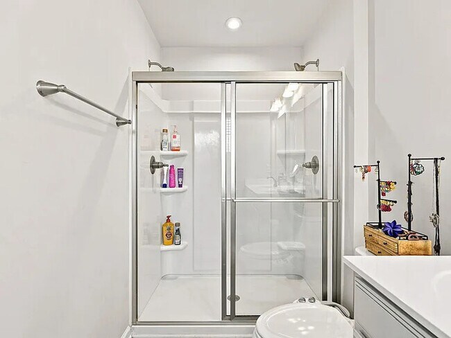Building Photo - Lease OR Lease to Own
